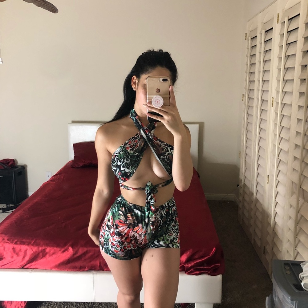 Two piece multi wearable set